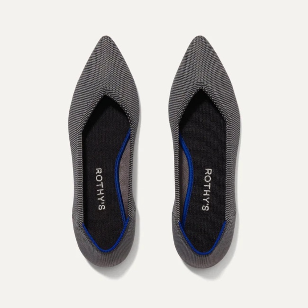 Rothy’s The Point in size 8 in Cloud Grey Birdseye. In great condition.
